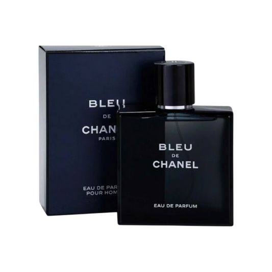 Perfume masculino Bleu de Chanel Eau de Parfum en frasco de vidrio azul oscuro con su caja original BodegaPerfumera13