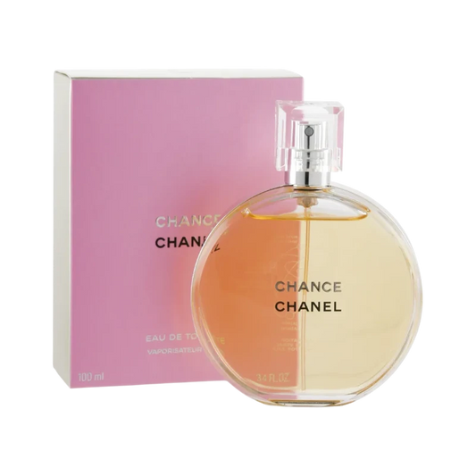 Perfume Chance Chanel de BodegaPerfumera13 en frasco redondo de cristal con caja rosa sobre fondo blanco