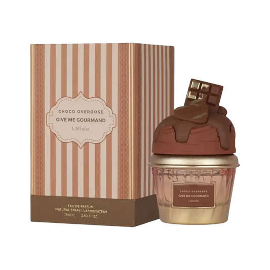 Perfume Choco Overdose de Lattafa en frasco con forma de cupcake de chocolate junto a su caja a rayas marrones