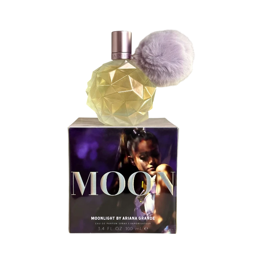 Perfume Moonlight Ariana de BodegaPerfumera13 con frasco facetado iridiscente y pompón de peluche color lavanda